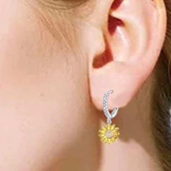 Gold Sunflower in White Zirconia Dangle Women Earrings - Picture 2 of 9
